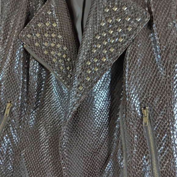 V Cristina women's brown studded vest Size XL Trending Brown Faux Snake Skin EUC - Picture 6 of 13